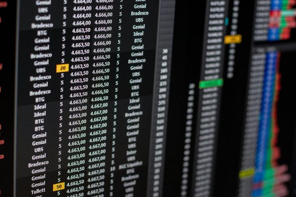 Quels sont les défis de l'intégration des technologies IoT dans le secteur de la santé ?